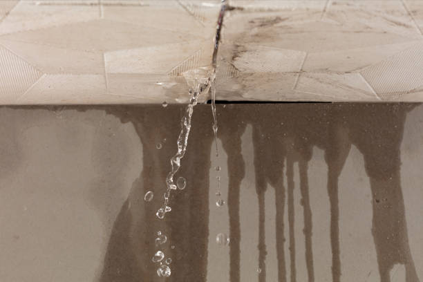Professional Water Extraction technician working in Spencerville, OH